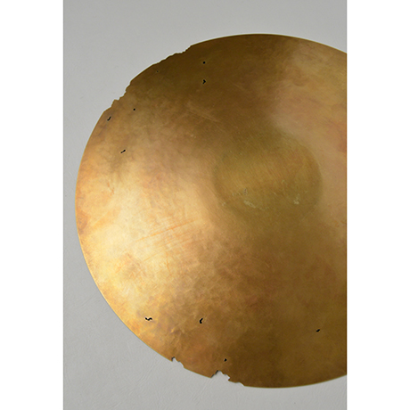 「No. 11　虫喰菓子器 / Plate, brass」の写真　その5