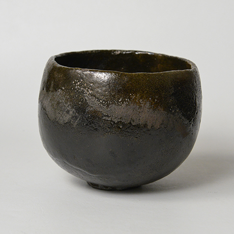 「18.　山田山庵　黒　「岩水」 / YAMADA Sanan　Tea bowl, Raku, “Iwa mizu”」の写真　その4