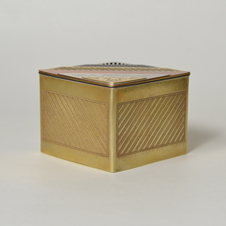 「No. 7　かながさね飾箱 / Ornamental box, “Kana-gasane”, brass, silver, copper」の写真　その4