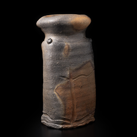 「No.48 備前窯変三角花入 / Flower vase, Triangular tubular shape, Bizen」の写真　その2