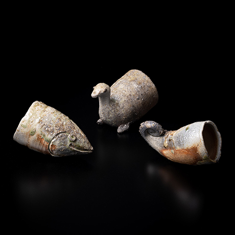 「26. 信楽巻貝角杯 / Sake cup with the shape of conch, Shigaraki」の写真　その2