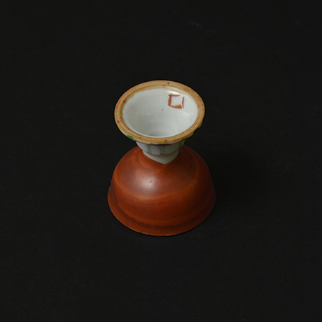 「19. 赤呉須雁木文馬上杯 / Stemmed sake cup with Gangi motif, Overglaze red enamel」の写真　その6