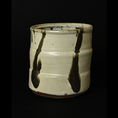 「25. 白釉黒流切込筒 / Water container, White glaze with black trail」の写真　その2