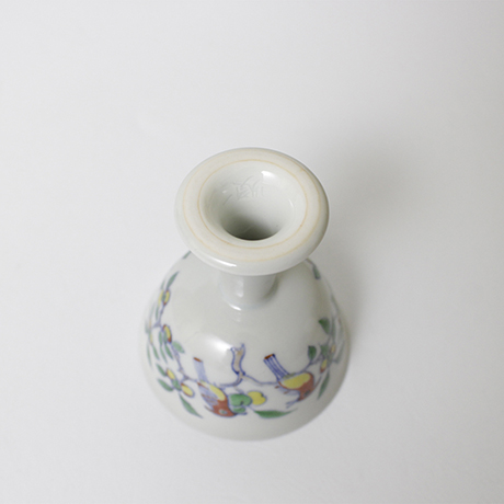 「42. 青花豆彩花鳥高足盃 / Sake cup with foot, Birds and Flowers motif, Chinese Dou cai」の写真　その4