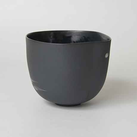 「No.2　黒磁碗　白釉 / Tea bowl, Black with white trail」の写真　その4