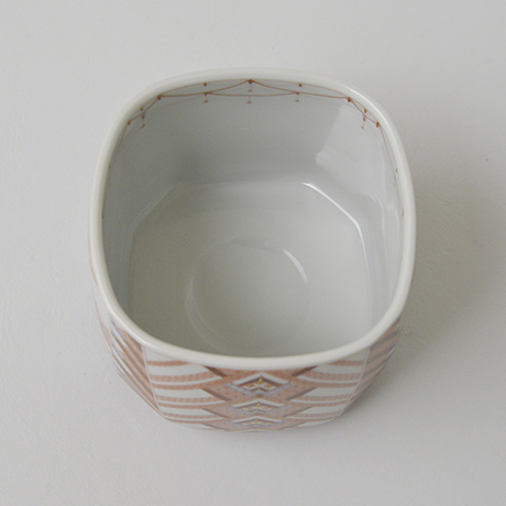 「No.1　赤絵細描小紋面取茶碗 / Tea bowl, Faceted, Overglazed red enamel」の写真　その9