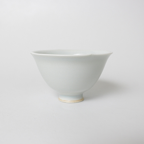 「45.酒盃　影青手 / Sake cup, Ying-qing glaze (Pale Blue glaze)」の写真　その2