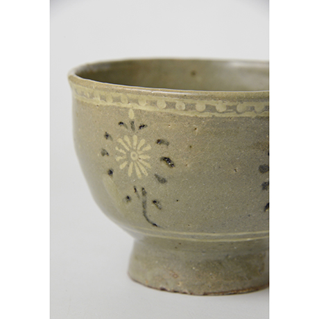 「No.1　粉青菊花文茶碗 / Tea bowl, Buncheong style, Chrysanthemum motif」の写真　その8