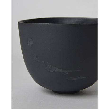 「No.2　黒磁碗　白釉 / Tea bowl, Black with white trail」の写真　その7